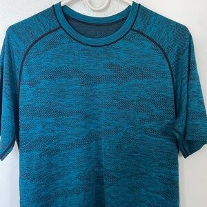Lululemon Men's Medium Tee‎